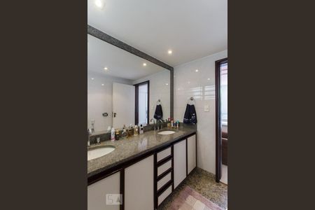 Apartamento à venda com 325m², 4 quartos e 4 vagasBanheiro Suíte 2