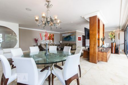 Sala de apartamento à venda com 4 quartos, 325m² em Barra da Tijuca, Rio de Janeiro