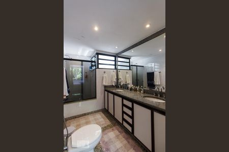 Apartamento à venda com 325m², 4 quartos e 4 vagasBanheiro Suíte 2