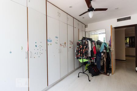 Apartamento à venda com 325m², 4 quartos e 4 vagasQuarto