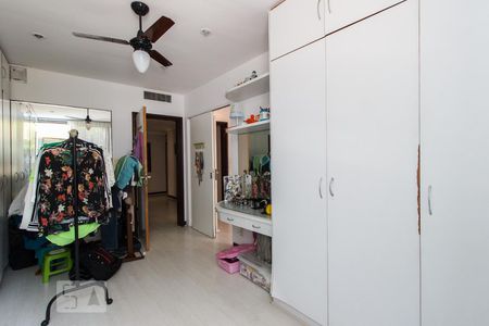 Apartamento à venda com 325m², 4 quartos e 4 vagasQuarto