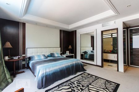 Apartamento à venda com 325m², 4 quartos e 4 vagasSuíte 1