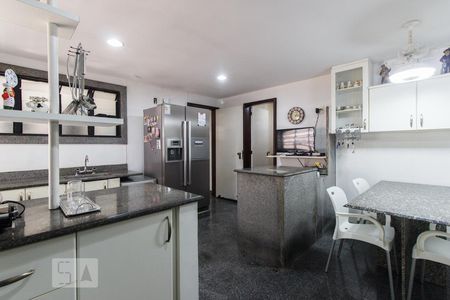 Apartamento à venda com 325m², 4 quartos e 4 vagasCozinha