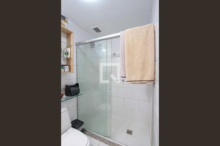 Apartamento à venda com 105m², 2 quartos e 3 vagasBanheiro Quarto 1 suíte