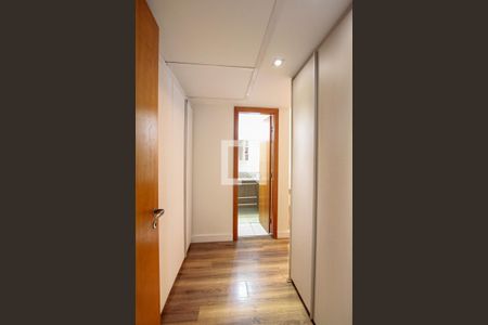 Apartamento à venda com 105m², 2 quartos e 3 vagasArmários Quarto 2 suíte