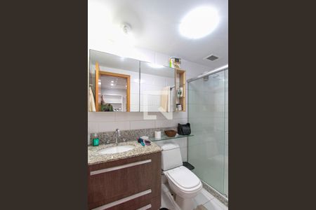 Apartamento à venda com 105m², 2 quartos e 3 vagasBanheiro Quarto 1 suíte