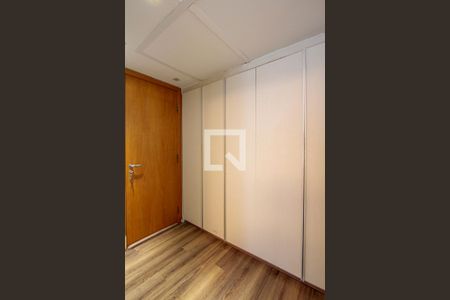 Apartamento à venda com 105m², 2 quartos e 3 vagasArmários Quarto 2 suíte