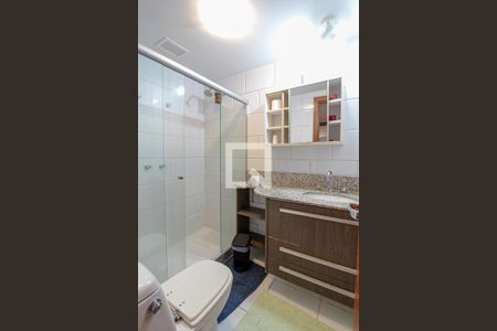 Apartamento à venda com 105m², 2 quartos e 3 vagasBanheiro Quarto 2 suíte