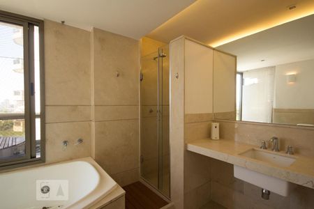 Apartamento à venda com 407m², 4 quartos e 4 vagasBanheiro (Suíte 4)