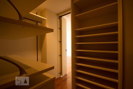 Apartamento à venda com 407m², 4 quartos e 4 vagasCloset