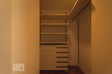 Apartamento à venda com 407m², 4 quartos e 4 vagasCloset