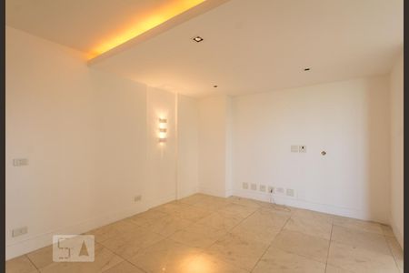 Sala de TV de apartamento à venda com 4 quartos, 407m² em Barra da Tijuca, Rio de Janeiro