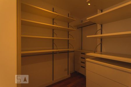 Apartamento à venda com 407m², 4 quartos e 4 vagasCloset
