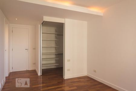 Apartamento à venda com 407m², 4 quartos e 4 vagasSuíte 3