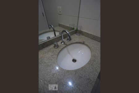 Banheiro de kitnet/studio para alugar com 1 quarto, 43m² em Vila Madalena, São Paulo