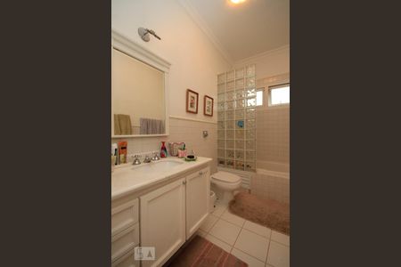 Casa à venda com 260m², 3 quartos e 3 vagasBanheiro