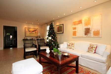 Sala de casa à venda com 3 quartos, 260m² em Pacaembu, São Paulo