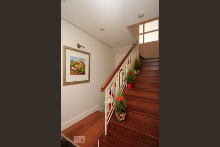 Escada de casa à venda com 3 quartos, 260m² em Pacaembu, São Paulo