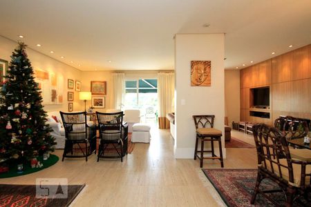 Sala de casa à venda com 3 quartos, 260m² em Pacaembu, São Paulo