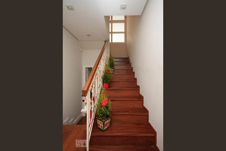 Casa à venda com 260m², 3 quartos e 3 vagasEscada