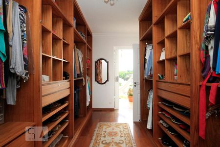 Casa à venda com 260m², 3 quartos e 3 vagasCloset da Suíte