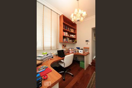 Casa à venda com 260m², 3 quartos e 3 vagasEscritório