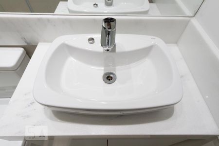 Apartamento para alugar com 91m², 2 quartos e sem vagaBanheiro suíte (detalhe)