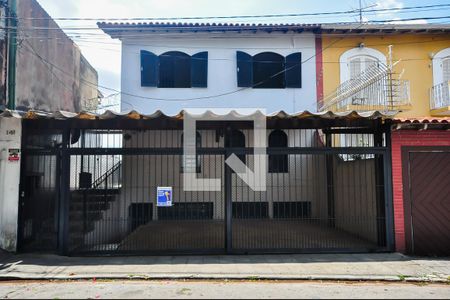 Casa para alugar com 300m², 6 quartos e 3 vagasFachada