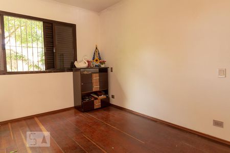 Casa à venda com 110m², 4 quartos e 1 vaga Casa à venda com 110m², 4 quartos e 1 vagaQuarto serviço