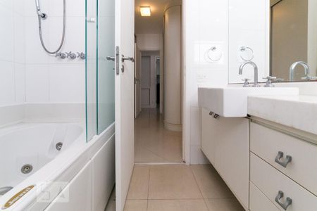 Apartamento à venda com 130m², 3 quartos e 3 vagas Apartamento à venda com 130m², 3 quartos e 3 vagasSuíte 1