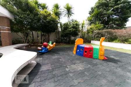 Apartamento à venda com 130m², 3 quartos e 3 vagas Apartamento à venda com 130m², 3 quartos e 3 vagasPlayground