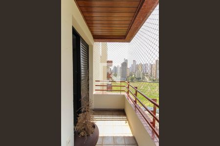 Apartamento à venda com 114m², 3 quartos e 2 vagasVaranda Quarto 3