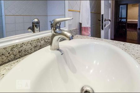 Casa à venda com 200m², 3 quartos e 2 vagasBanheiro