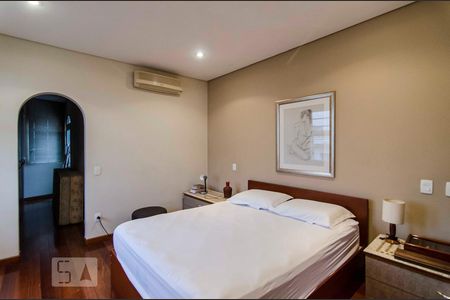 Casa à venda com 200m², 3 quartos e 2 vagasSuíte