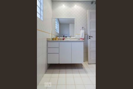 Casa à venda com 200m², 3 quartos e 2 vagasBanheiro