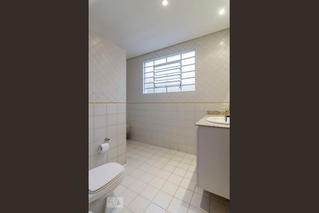 Casa à venda com 200m², 3 quartos e 2 vagasBanheiro