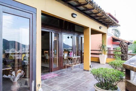 Casa à venda com 350m², 4 quartos e 2 vagas Casa à venda com 350m², 4 quartos e 2 vagasVaranda - Andar (-1)