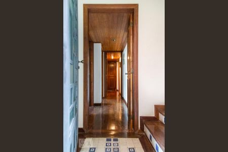 Casa à venda com 350m², 4 quartos e 2 vagas Casa à venda com 350m², 4 quartos e 2 vagasCorredor - Andar (-2)