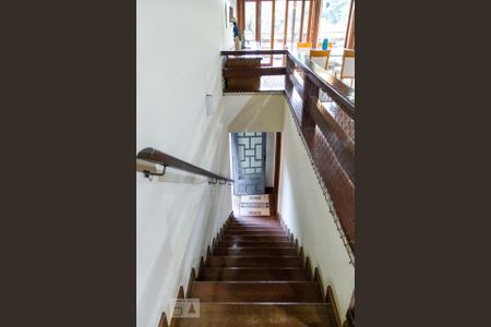 Casa à venda com 350m², 4 quartos e 2 vagas Casa à venda com 350m², 4 quartos e 2 vagasEscadas - Andar (-1) para Andar (-2)