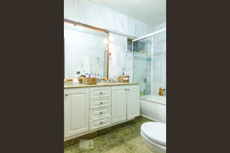 Casa à venda com 350m², 4 quartos e 2 vagas Casa à venda com 350m², 4 quartos e 2 vagasBanheiro - Suíte - Andar (-2)