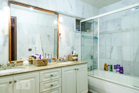 Casa à venda com 350m², 4 quartos e 2 vagas Casa à venda com 350m², 4 quartos e 2 vagasBanheiro - Suíte - Andar (-2)