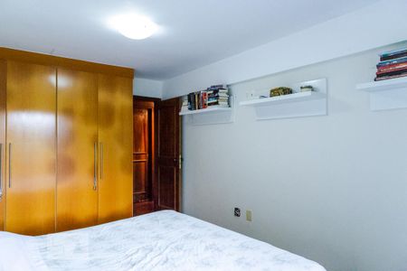 Casa à venda com 350m², 4 quartos e 2 vagas Casa à venda com 350m², 4 quartos e 2 vagasQuarto - Suíte - Andar (-2)