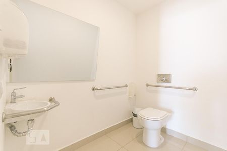 Apartamento à venda com 89m², 2 quartos e 2 vagasBanheiro área comum 
