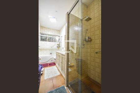 Banheiro Suíte 01 de casa à venda com 3 quartos, 400m² em Brooklin Paulista, São Paulo