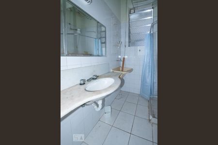 Banheiro de kitnet/studio para alugar com 1 quarto, 40m² em Centro, Rio de Janeiro