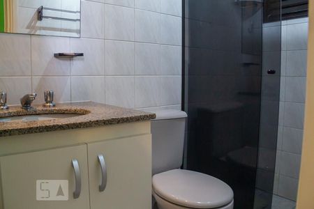 Banheiro de apartamento para alugar com 2 quartos, 50m² em Bosque da Saúde, São Paulo