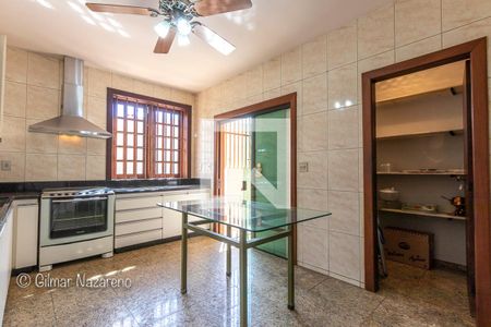 Casa à venda com 430m², 5 quartos e 4 vagas