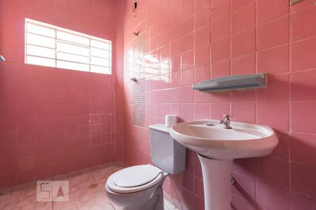 Banheiro de casa para alugar com 2 quartos, 100m² em Parque Vitória, São Paulo