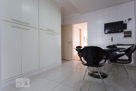 Apartamento para alugar com 210m², 3 quartos e 2 vagas Apartamento para alugar com 210m², 3 quartos e 2 vagasCozinha