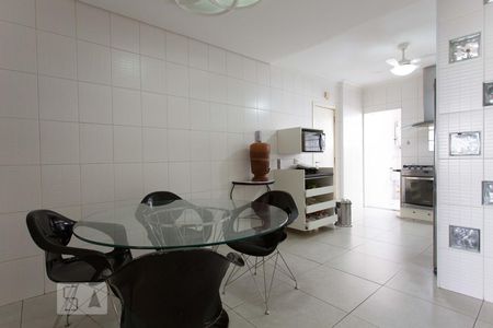 Apartamento para alugar com 210m², 3 quartos e 2 vagas Apartamento para alugar com 210m², 3 quartos e 2 vagasCozinha